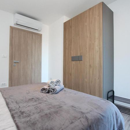 Apartments Katarina 罗维尼 外观 照片