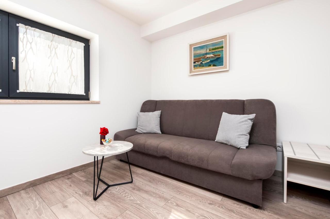 Apartments Katarina 罗维尼 外观 照片