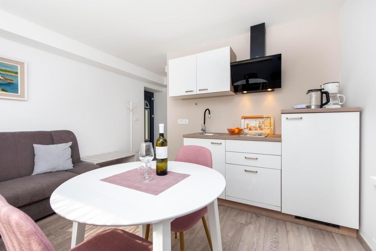 Apartments Katarina 罗维尼 外观 照片