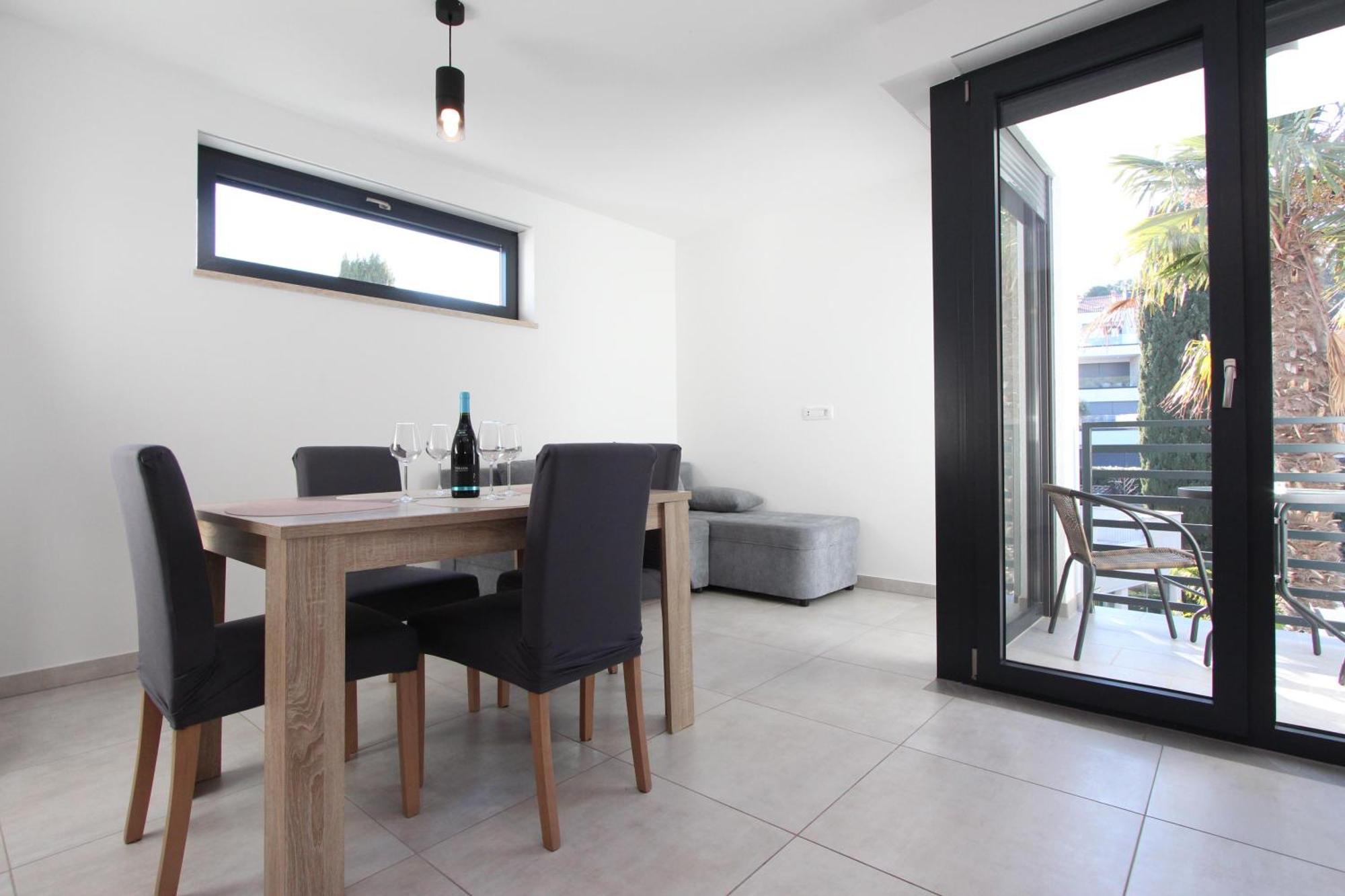 Apartments Katarina 罗维尼 外观 照片